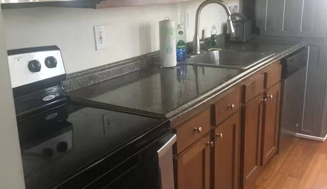 Cozy 2 Bedrooms | Full Kitchen | Smart TV in Schenectady