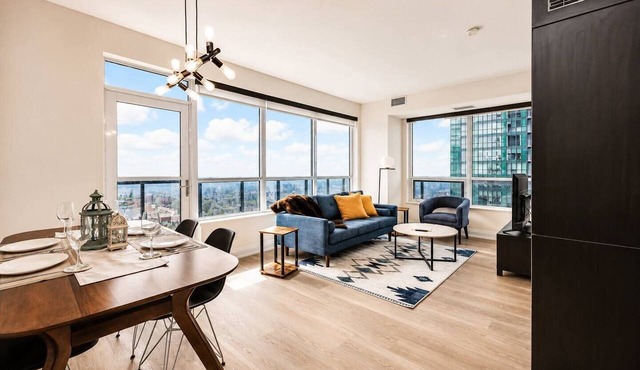 Cozy 2BR 2BA Condo | Steps to Subway | Pool & Gym in Toronto