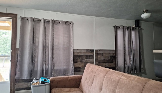Cozy 3-bedroom mobile home in welcoming Thackerville with AC, WiFi in Thackerville