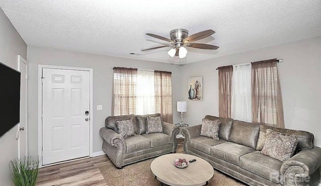 Cozy 3-bedroom villa in the heart of Charlotte! Free WIFI & Private Parking