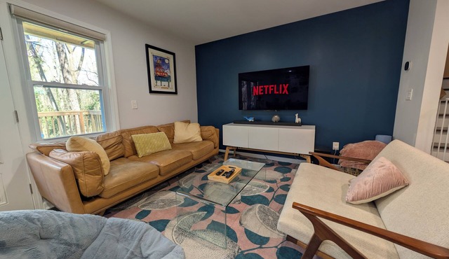 Cozy Atlanta Home - MARTA to Stadium - Sleeps 10
