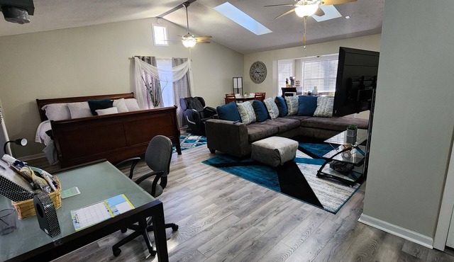 Cozy Bungalow Just Outside of Atlanta!