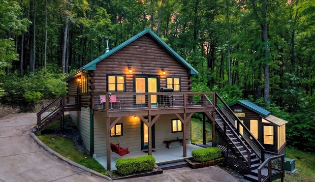Cozy Cabin + Bunks | Porch + Firepit | Waterfalls + Brevard | The Hearthwood