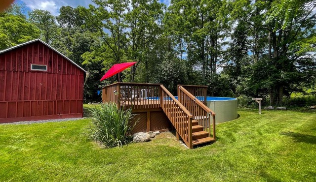 Cozy Cabin Gateway with Pool and Firepit in Montgomery