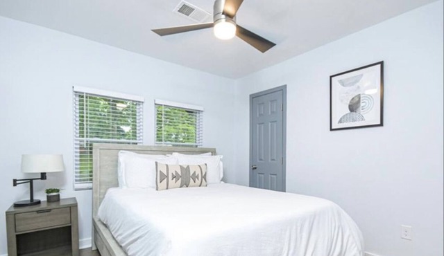 Cozy & Conveniently located 2 Bedroom house