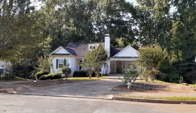 Cozy Creekside House