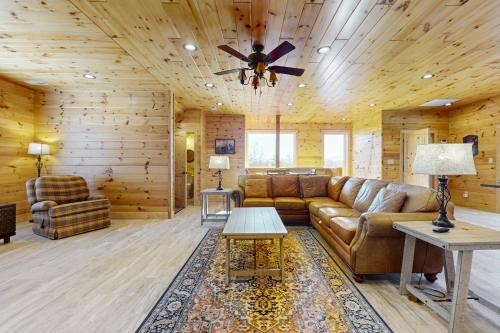 Cozy Home W Lake Views Sleeps 4 Games Free Ticket