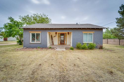 Cozy Home w/Spacious yard Hunters welcomed in Haskell
