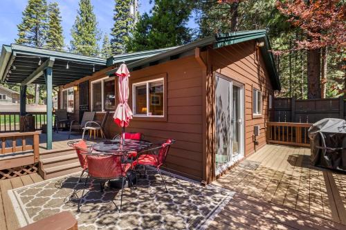 Cozy Lakeside Cabin-Lake Almanor-BoatRamp-Pets-Fun in Westwood