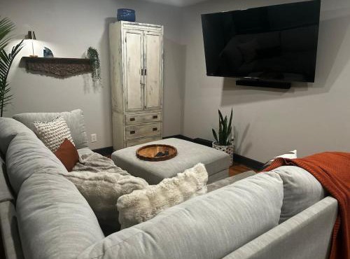 Cozy-modern-home-15-min-from-Atl airport