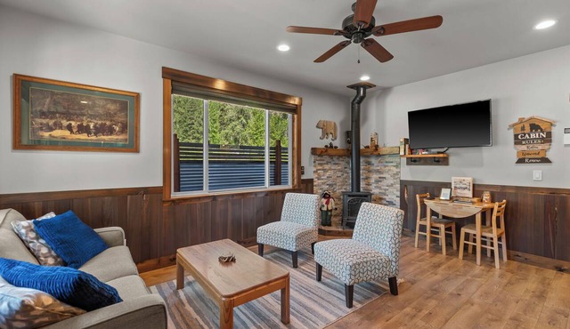Cozy Mountain Retreat Near Leavenworth w/Private Patio + BBQ