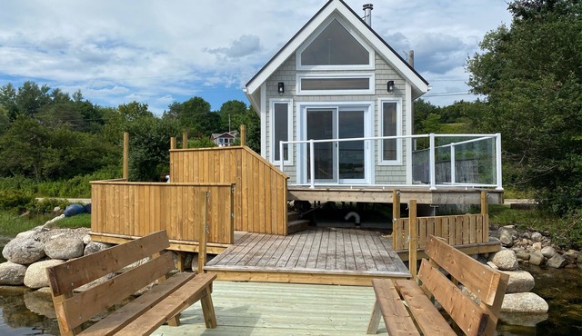 Cozy oceanfront boathouse with stunning 360 views! in Chester