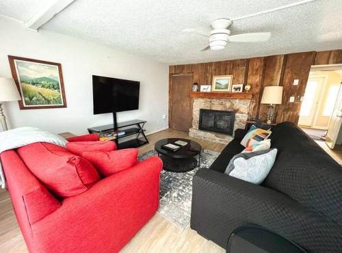 Cozy & Peaceful View - Walk2Resort - Fireplace in Sugar Mountain