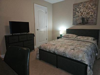 Cozy private room near everything