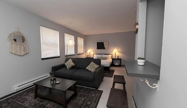 Cozy Studio Apartment Near Transit, Shops & Eats in Chicago