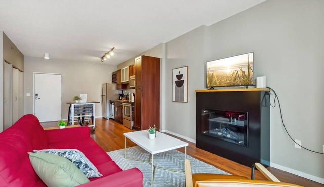 CozySuites Mill District with pool, gym # 10