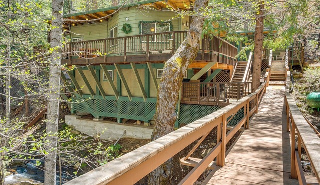 Creekside Cabin By Calaveras Big Trees State Park in Camp Connell