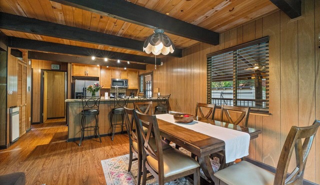 Creekside Cabin+Fire Pit+Lakes Nearby+Wine Tasting+Bear Valley Ski Resort in Arnold