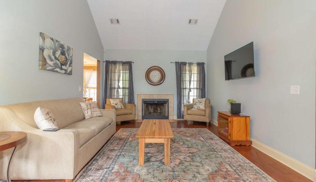 Creekside Stay Near Fort Benning Sleeps 12