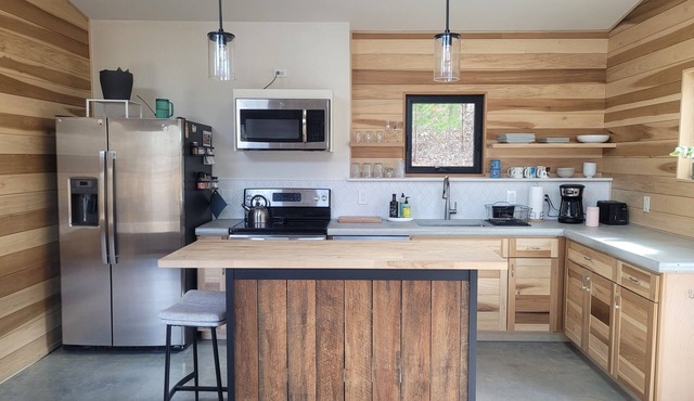 Custom-Built Cottage, with Private Hot Tub & Heated Floors