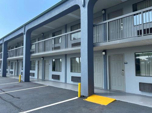 Days Inn by Wyndham Byron