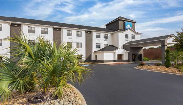 Days Inn by Wyndham McDonough