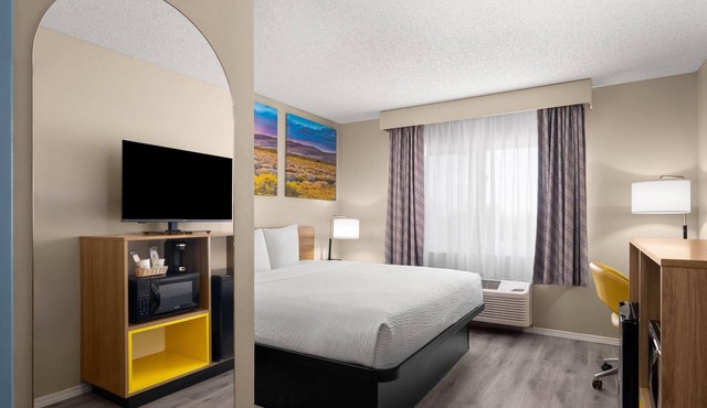 Days Inn & Suites by Wyndham Airport Albuquerque in Albuquerque