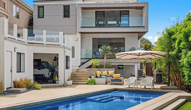 Del Mar Ocean-View Jewel: 3BR/4.5BA Luxury Home + Pool House & Designer Backyard in Del Mar