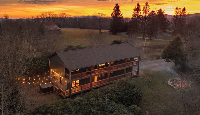 Designer | Hot Tub | Gameroom | Firepit | Sleeps12