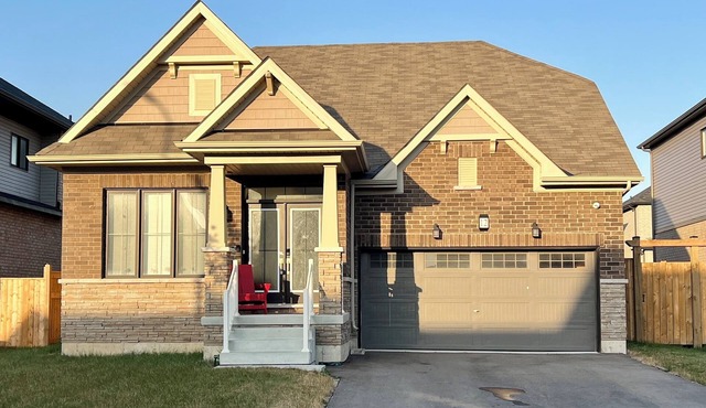 Detached loft bunglow: 3BR/3BA nr Niagara Falls, Welland Canal & NOTL sights in Thorold