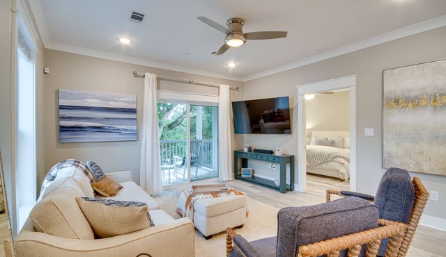 Diamondhead Retreat w/Deck, Pool & Golf!