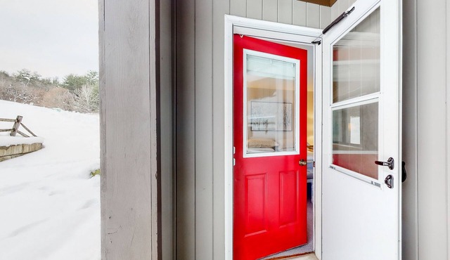 Dog-friendly, 2-story condo at the base of Ascutney with fireplace & balcony in Brownsville