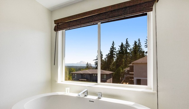 Dog-friendly contemporary retreat with mountain views, deck & home office in Auburn