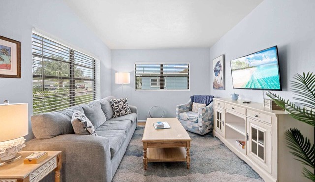 Downtown Cottage - In the Heart of Cocoa Beach!