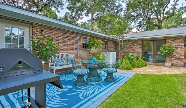 Downtown Home w/Yard & BBQ - 6 Mi to Downtown!