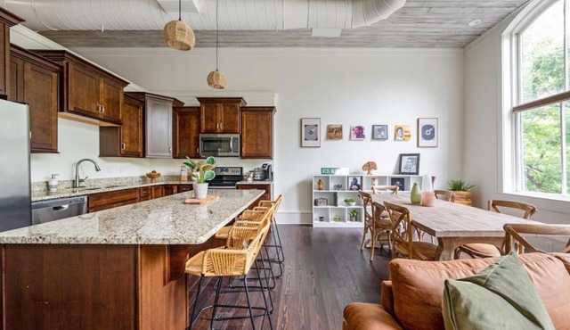 Downtown Loft - Walkable to Dining and Entertainment