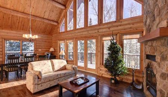 Dream vacation in a log cabin on Lake Mont Tremblant in Labelle