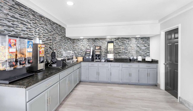 Econo Lodge Inn & Suites Ocean Springs - Biloxi