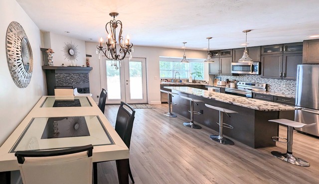 Elegant 4 Bedroom Pool House