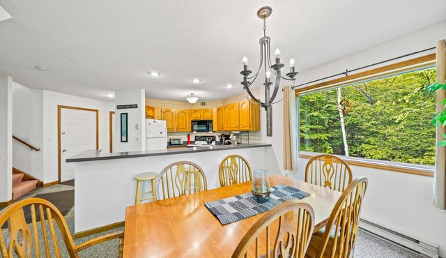 End-unit townhome near skiing and golf with deck, gas fireplace, & washer/dryer