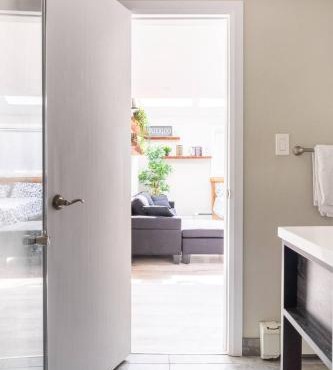 ENTIRE BACHELOR UNIT EN-SUITE UPTOWN WATERLOO - e4 in Waterloo