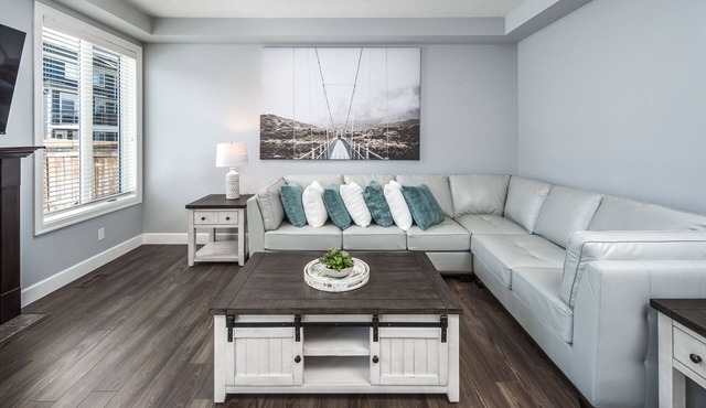 Entire Executive Home, Walk to lake! in Chestermere