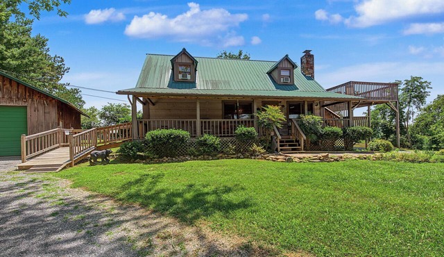 Escape to Friendly Bear Cabin 2, a spacious 3290-square-foot retreat in Seviervi