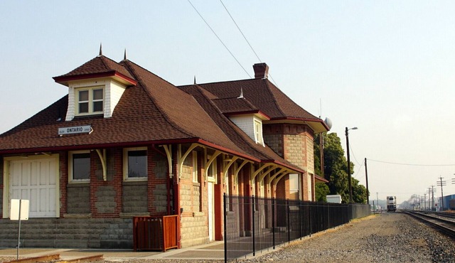 Explore Four Rivers Cultural Center and Museum! Indoor Pool, Pets are Allowed in Ontario