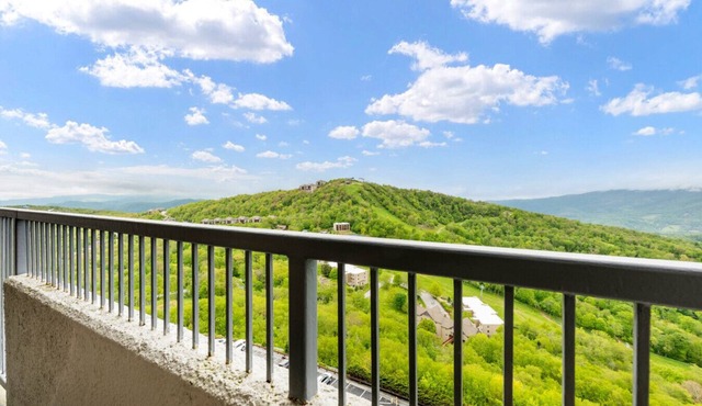 Fall Views | 9th Floor Luxe | Near Ski & Trails in Sugar Mountain