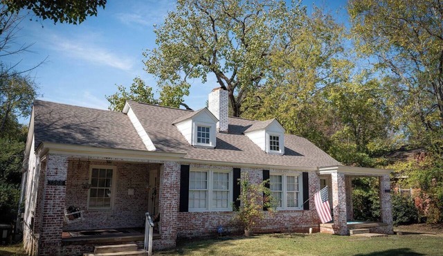 Family 2BR Home | Spacious & Pets Welcome
