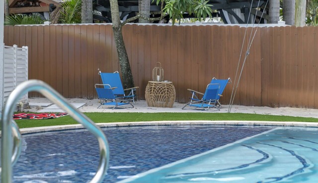 Family 5BR Retreat/Private Beach/BBQ/Pool & Games