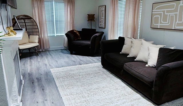Family-Friendly 2BR Bungalow | Falcons Concerts Pool Access | Botel