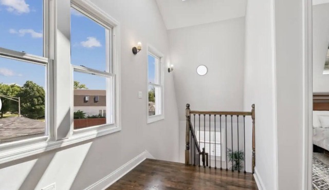 Family friendly 5b/4ba sun-drenched home in Jefferson Park, 2 car garage! in Chicago