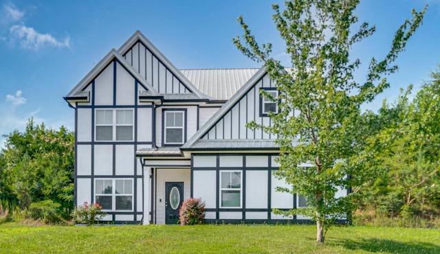 Family-Friendly Newnan Home w/Patio & Yard